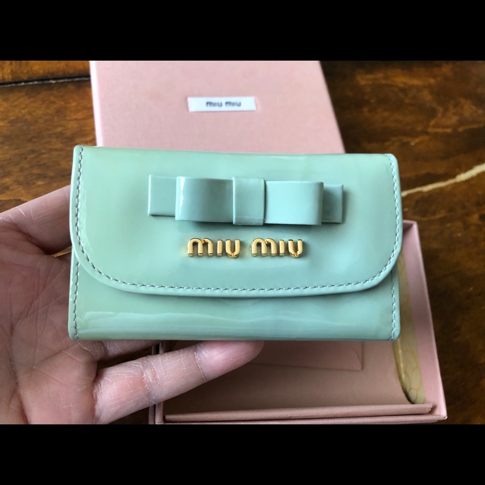 SOLD!! 100% Authentic MIU MIU key case holder💝
